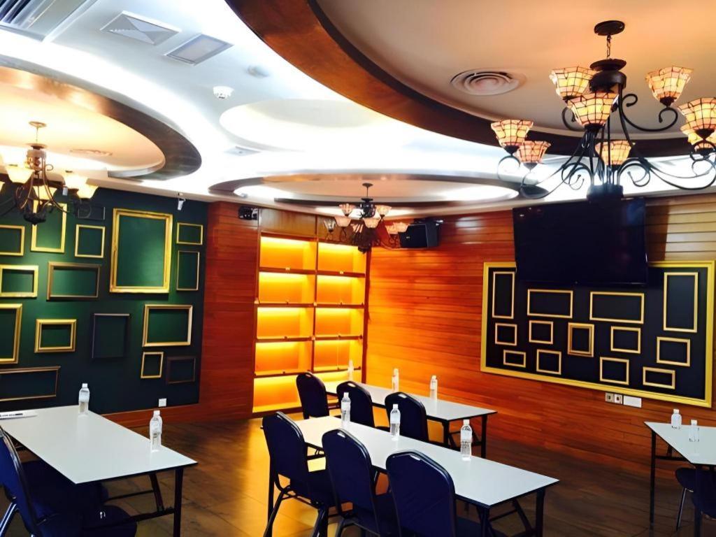 D North Star Hotel & Spa Sandakan Luaran gambar