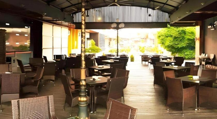 D North Star Hotel & Spa Sandakan Luaran gambar